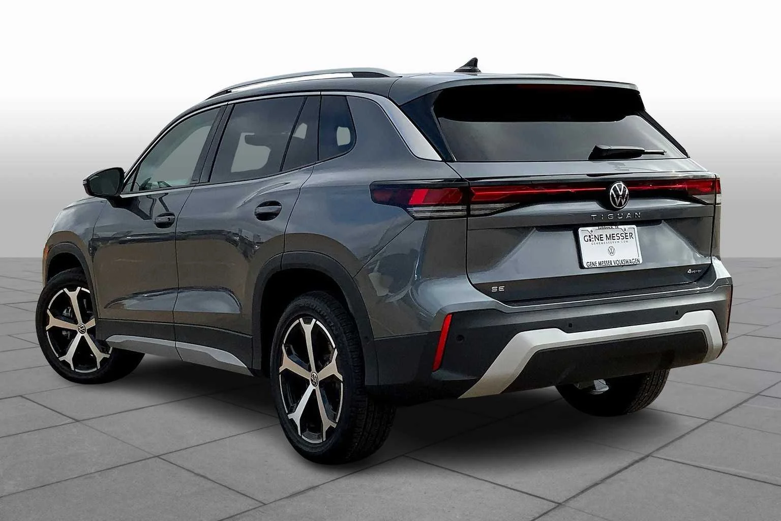 2025 Volkswagen Tiguan SE - Photo 11