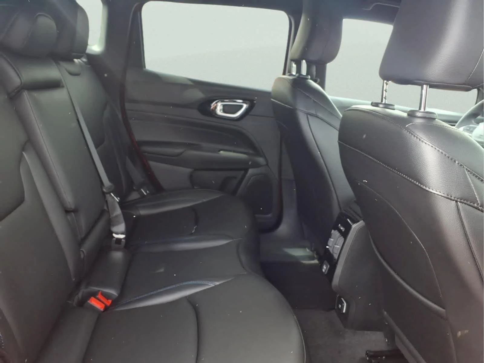 New 2026 Red Hot Pearl-Coat Exterior Paint Jeep Limited Altitude image 7