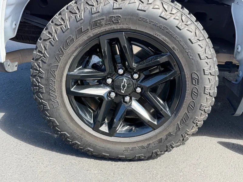 Used 2023 Summit White Chevrolet Custom image 26