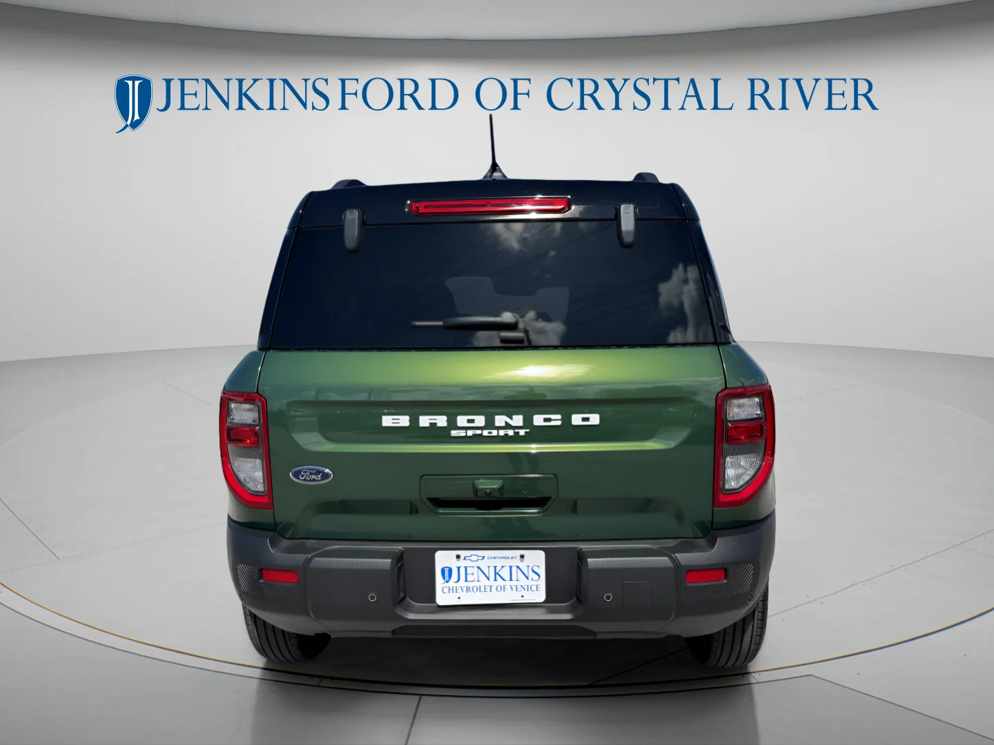 Used 2025 Eruption Green Metallic Ford Outer Banks image 5