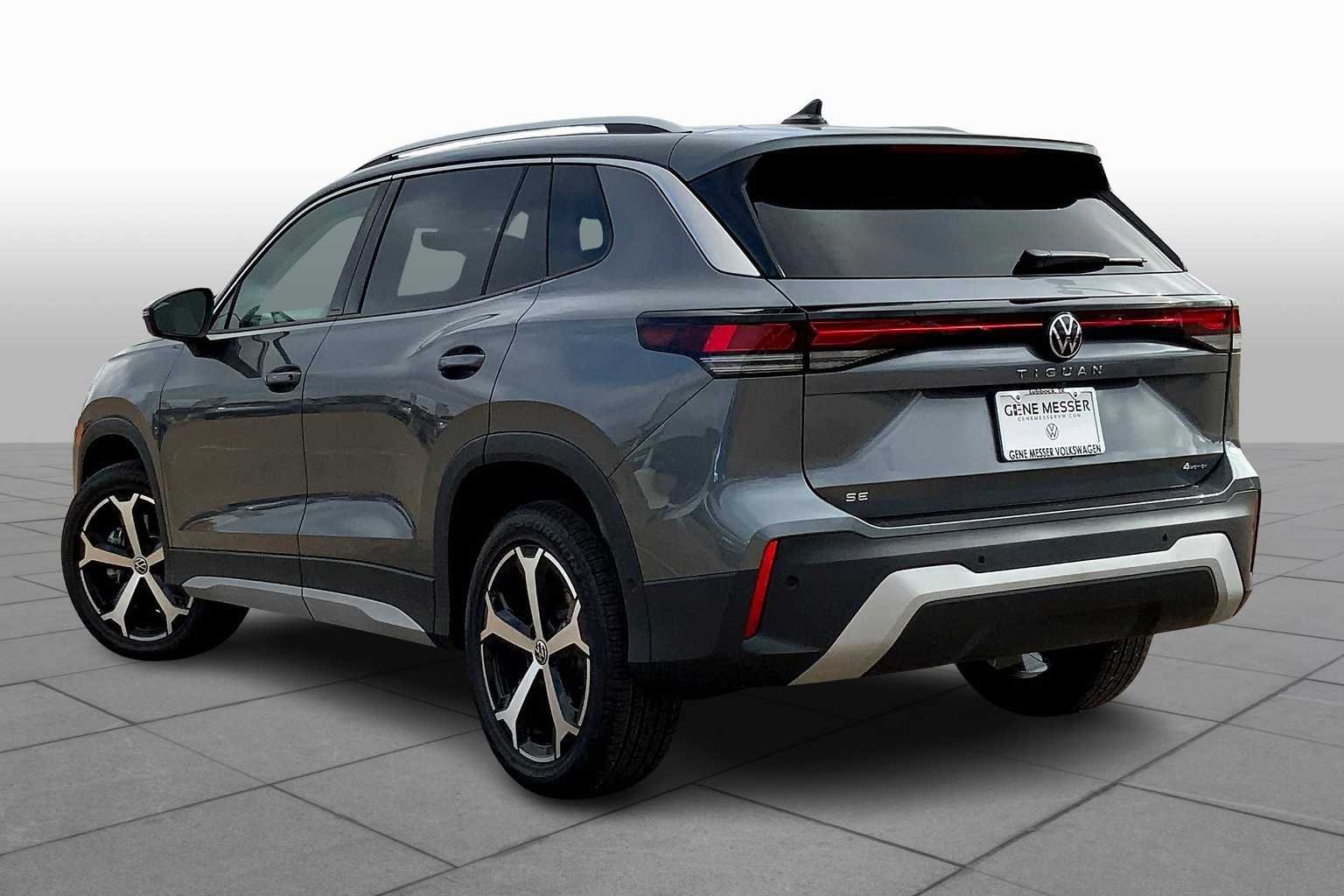 2025 Volkswagen Tiguan SE - Photo 11