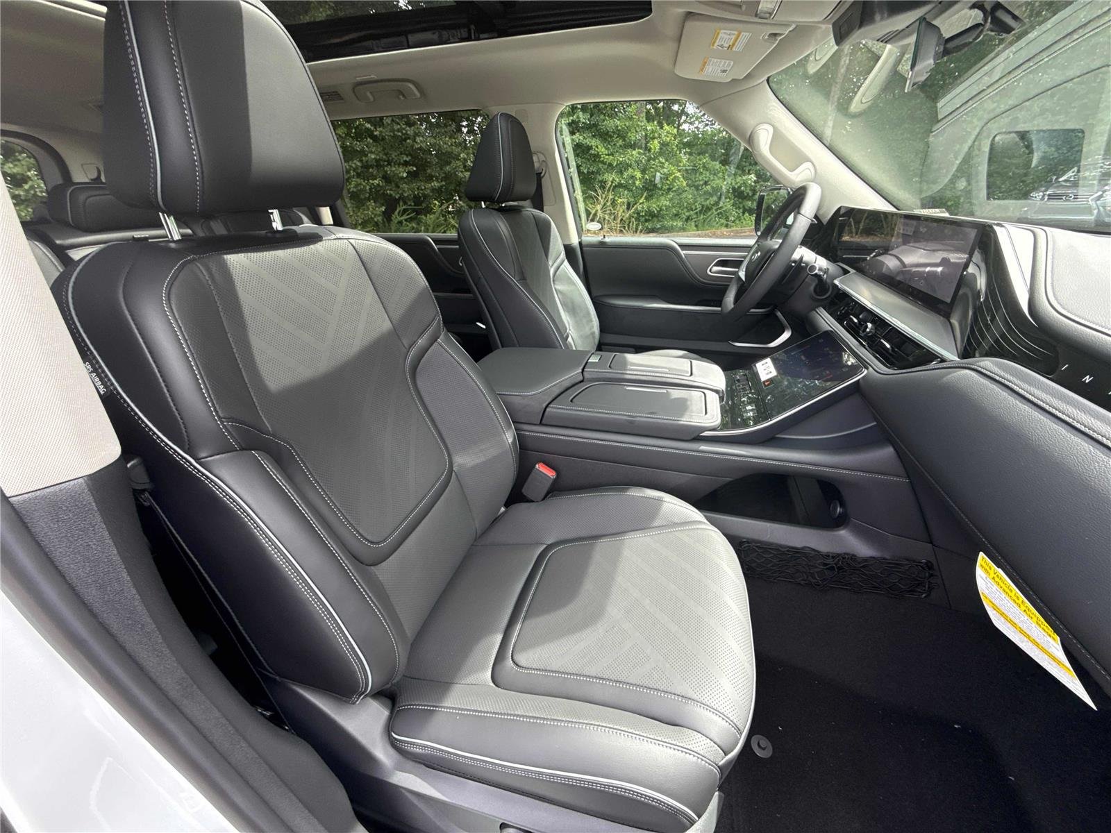 New 2027 RADIANT WHITE INFINITI Luxe 2WD image 23