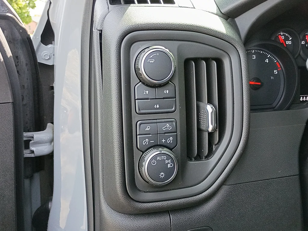 Used 2025 Slate Gray Metallic Chevrolet Custom image 19