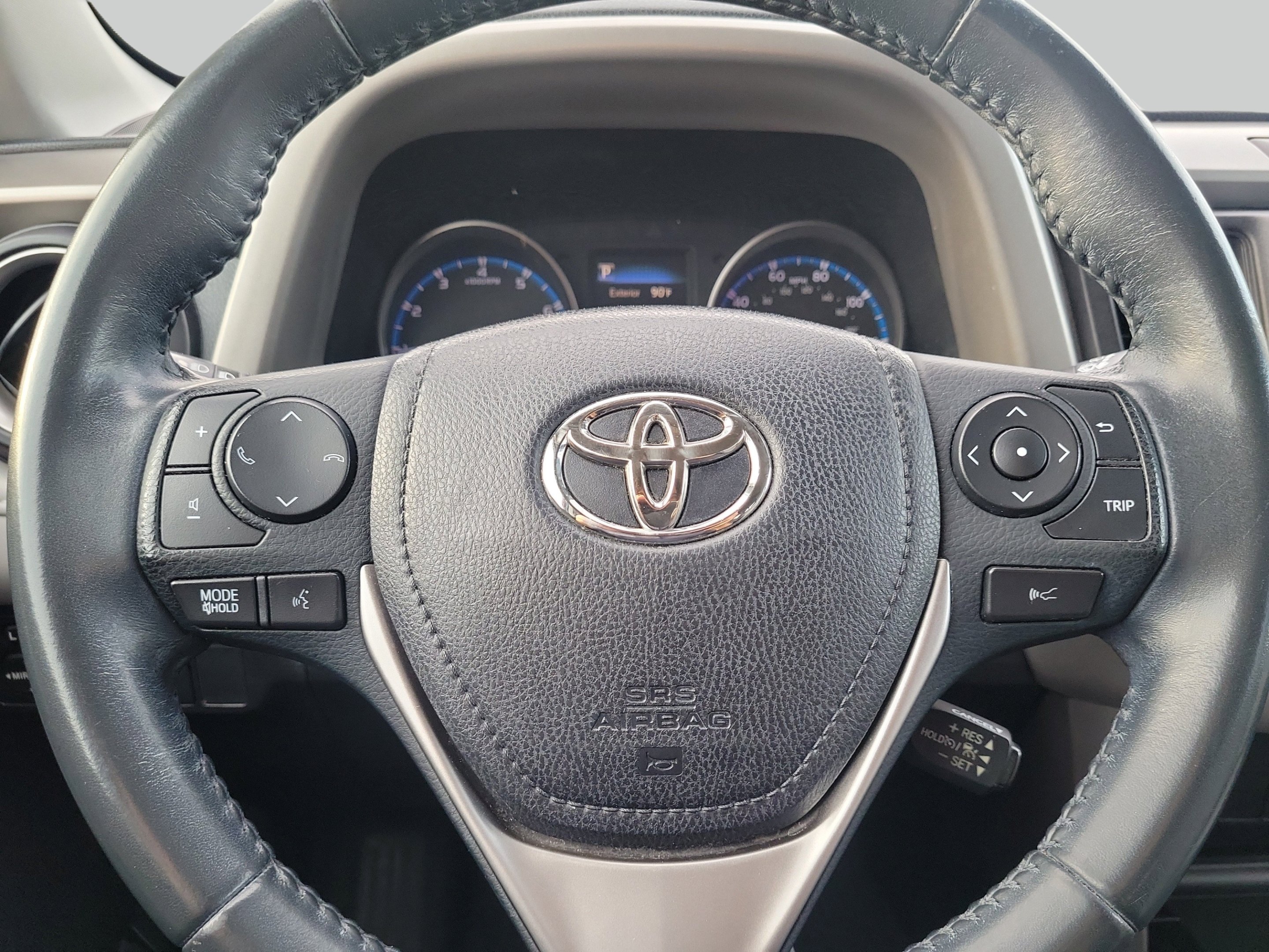 Used 2018 Pearl Toyota XLE image 21