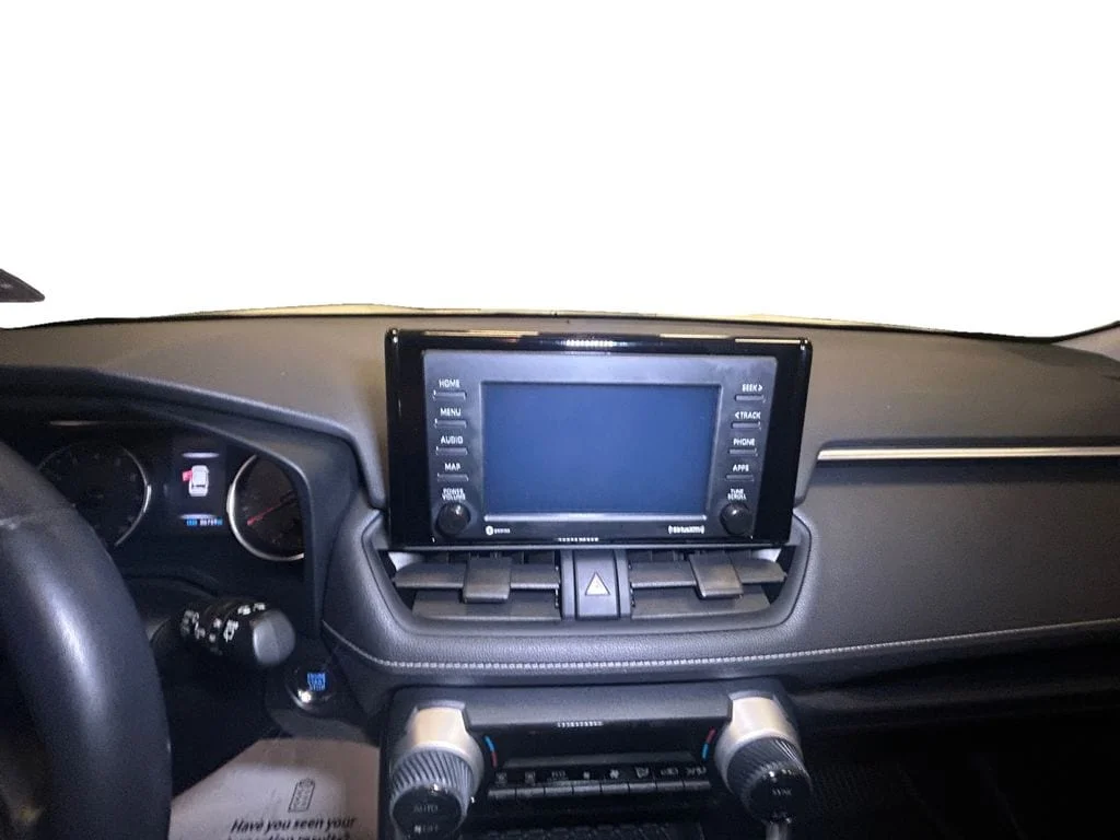 Used 2020 Super White Toyota XLE image 11