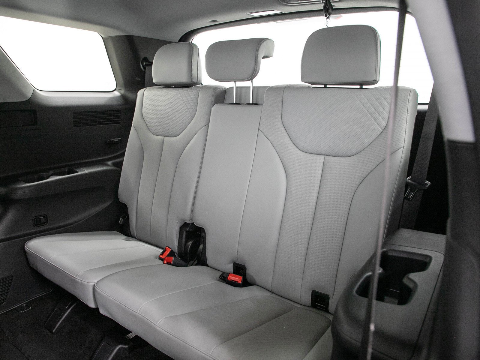 Used 2025 Steel Graphite Hyundai SEL AWD image 15