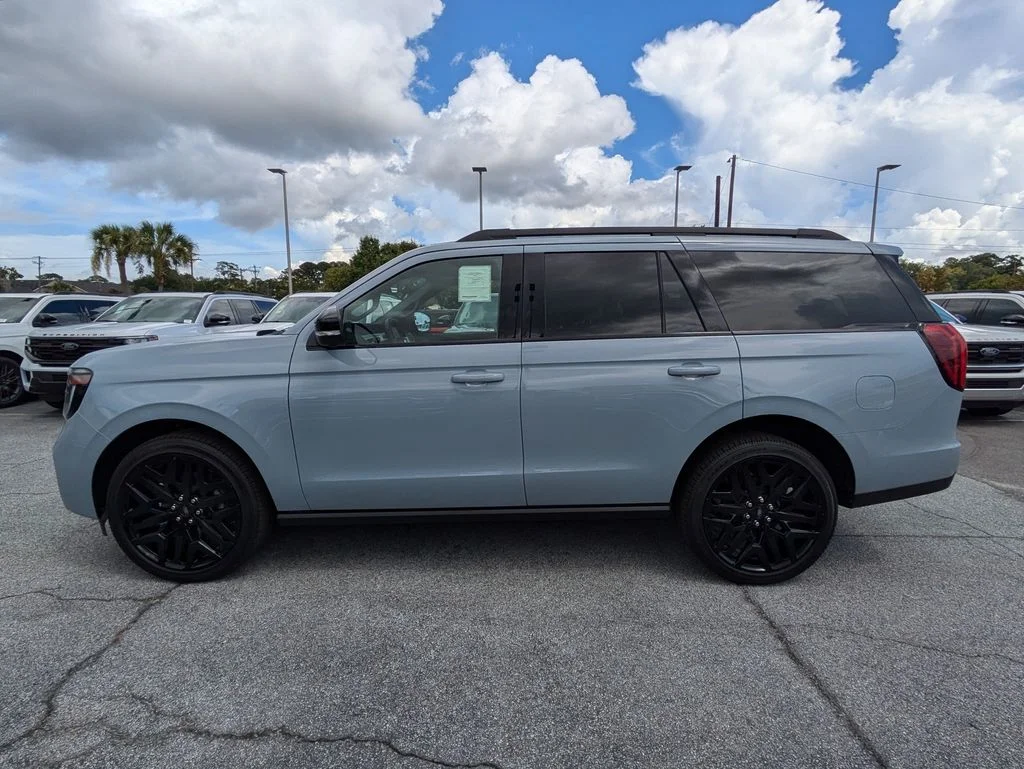 New 2027 Glacier Gray Metallic Tri-Coat Ford Platinum image 7