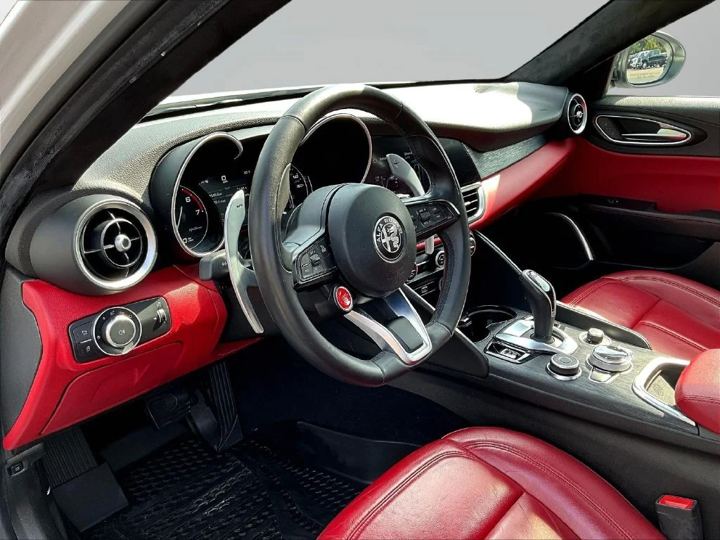 Used 2020 Alfa White Alfa Romeo Base image 18