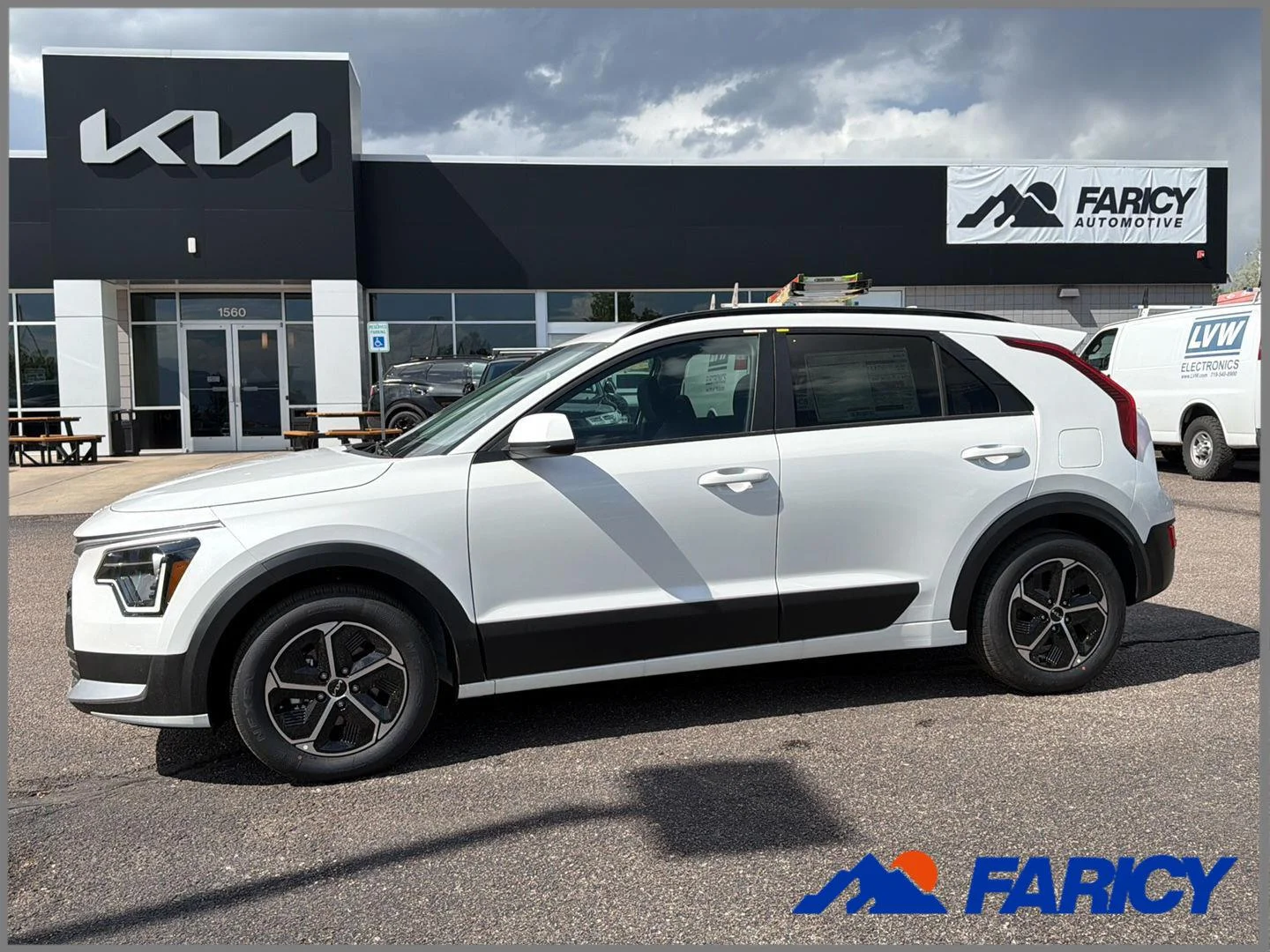 2026 Kia Niro LX HEV's photo