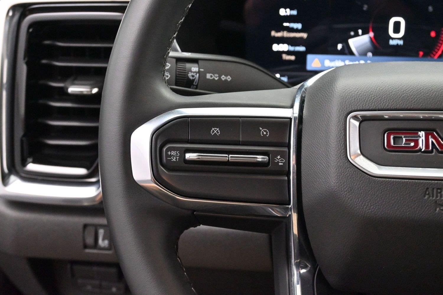Used 2025 Onyx Black GMC Elevation image 17