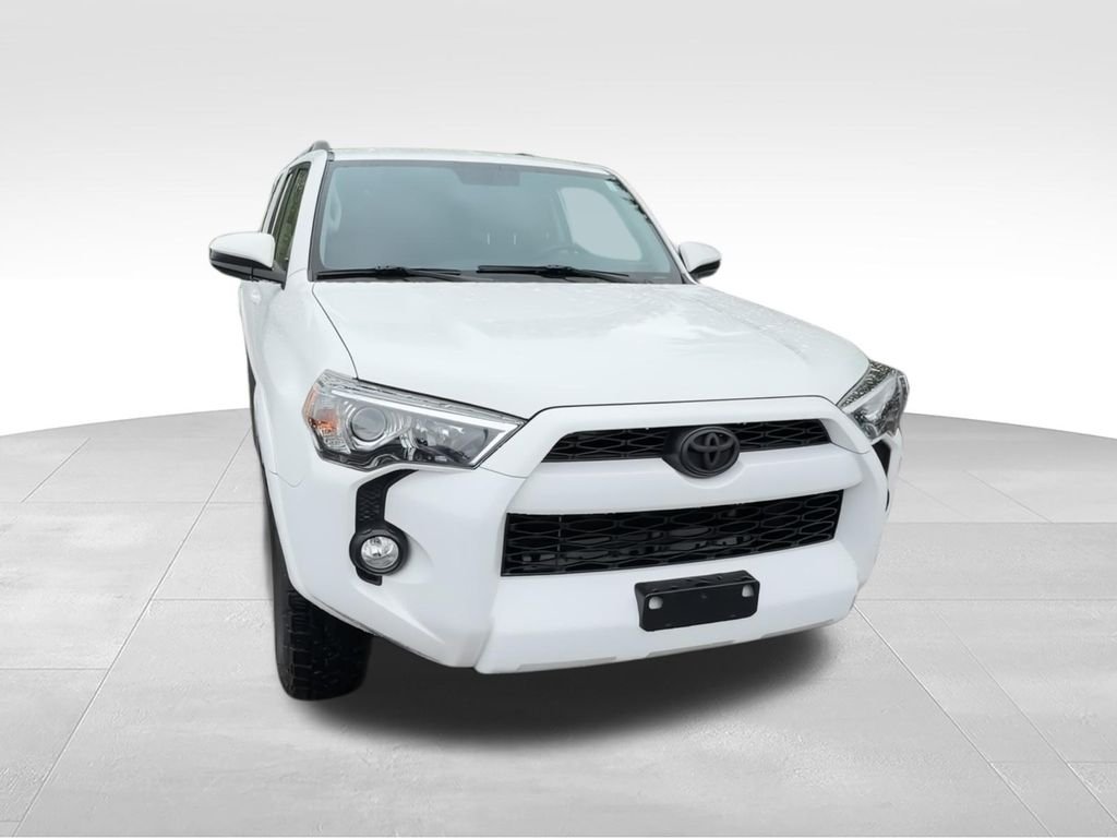 Used 2019 White Toyota SR5 image 3