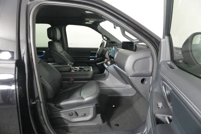 New 2026 Agate Black Metallic Ford MAX Platinum® image 39