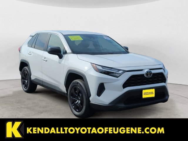 Used 2025 White Toyota LE image 3