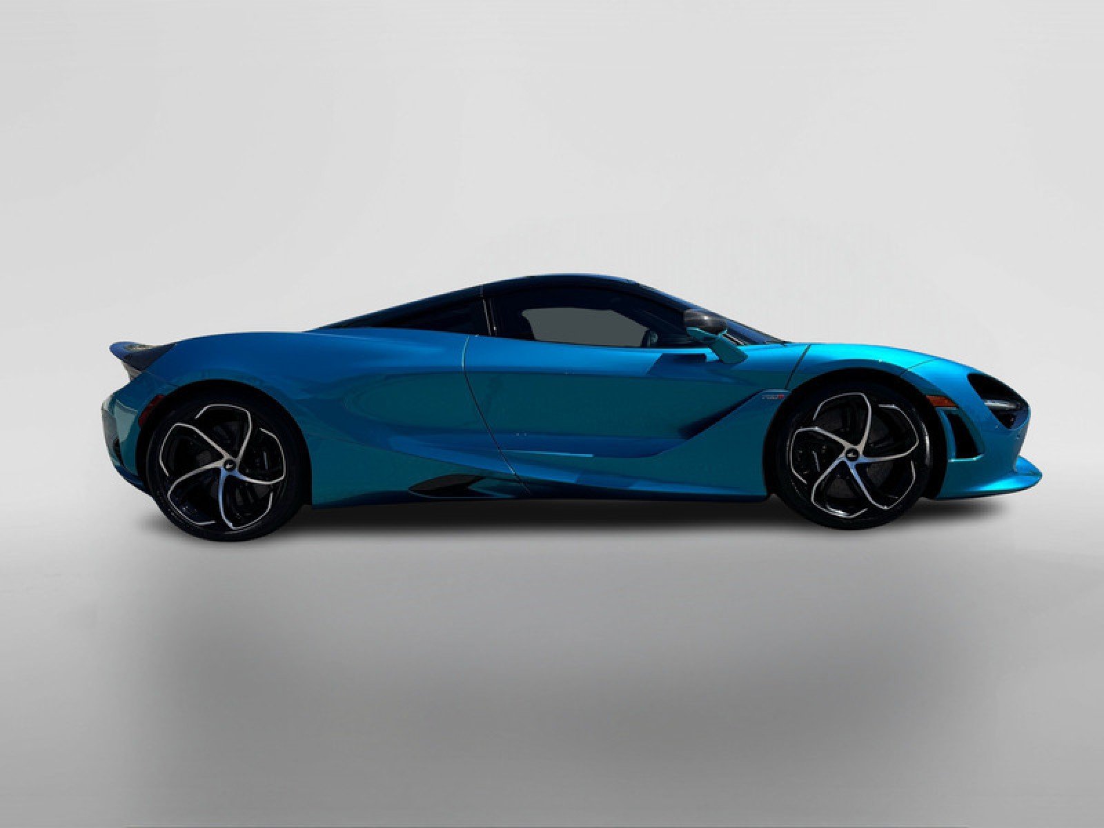 Used 2024 Belize Blue McLaren coupe image 7