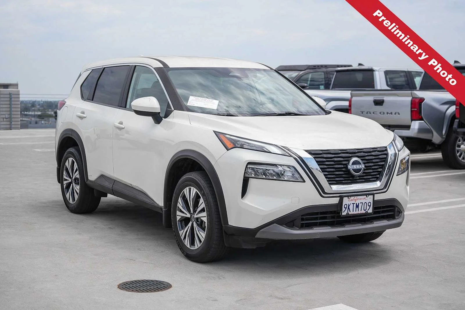 Used 2023 Pearl White Tricoat Nissan SV image 3