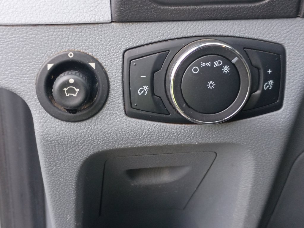 Used 2015 Ingot Silver Ford XLT image 17
