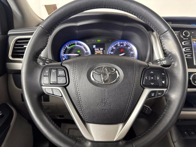 Certified Used 2018 Shoreline Mist Toyota XLE image 19
