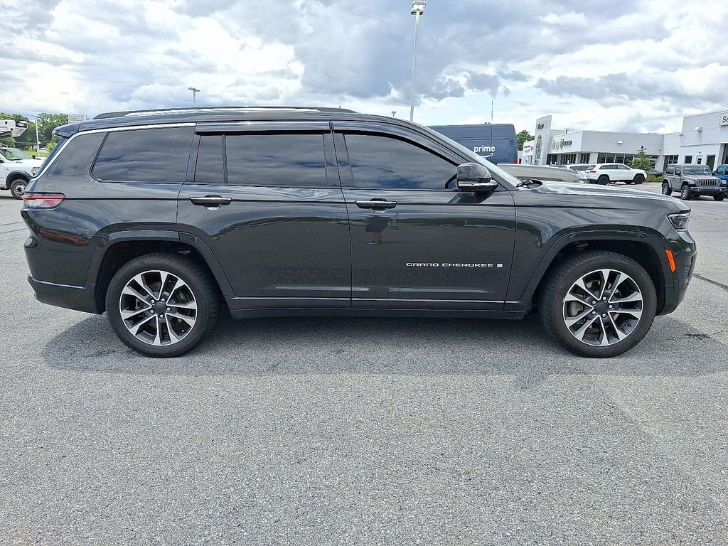 Used 2022 Rocky Mountain Pearlcoat Jeep Overland image 7
