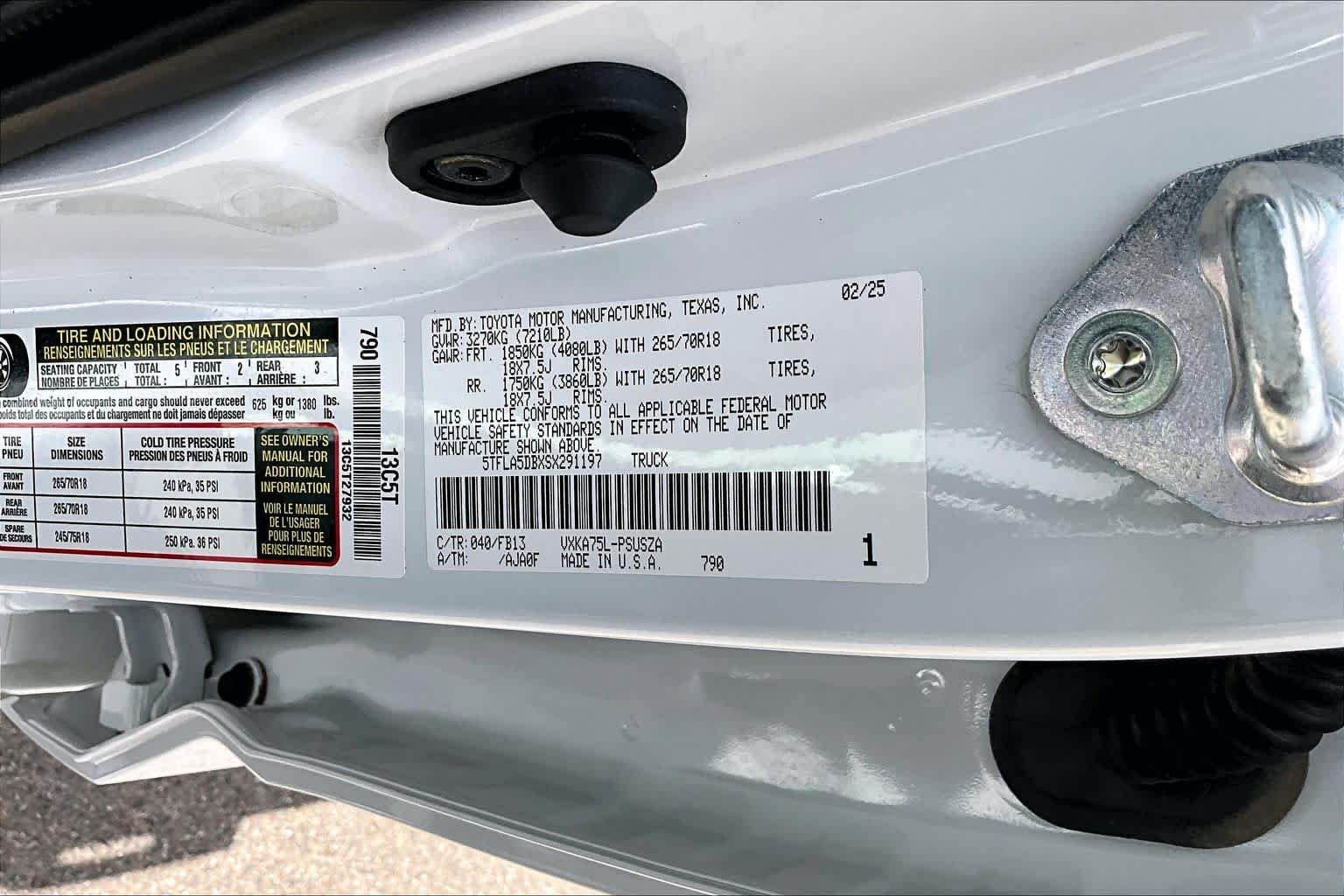 Used 2025 Ice Cap Toyota SR5 image 33
