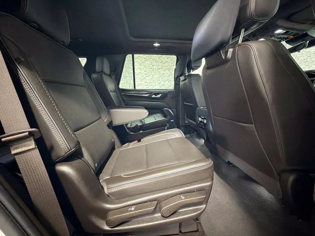 Used 2024 White Frost Tricoat GMC Denali image 13