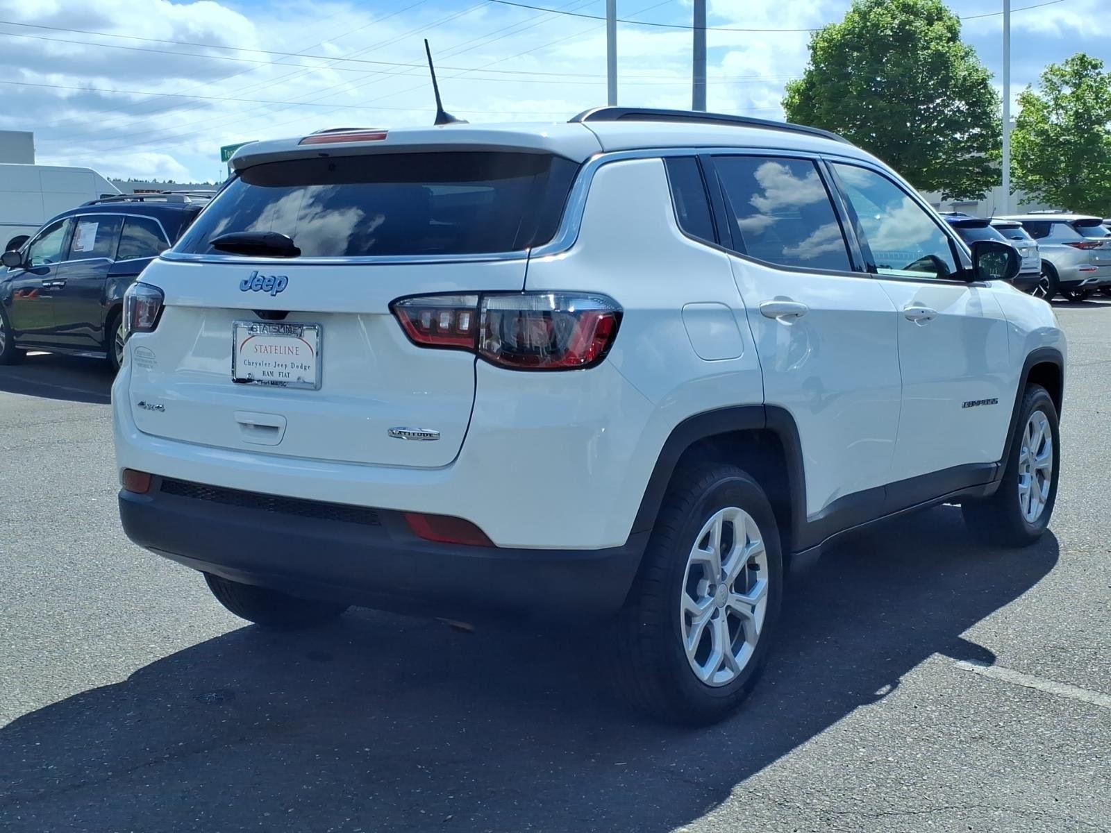 Used 2024 Bright White Clearcoat Jeep Latitude image 2