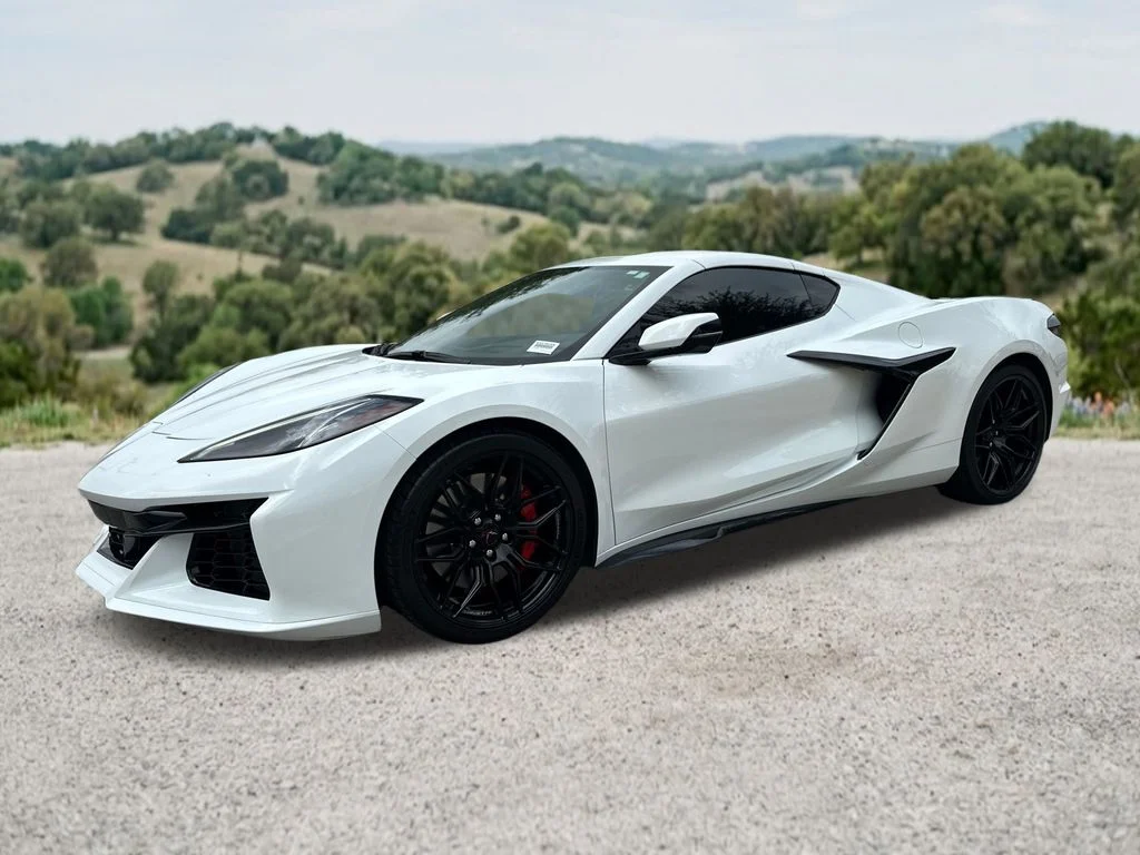 Used 2025 White Chevrolet Z06 image 3