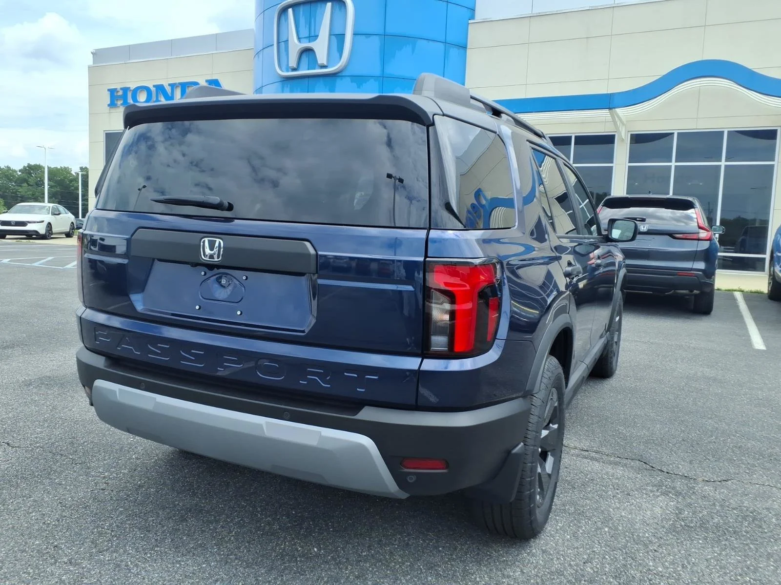 New 2026 Obsidian Blue Pearl Honda RTL image 4
