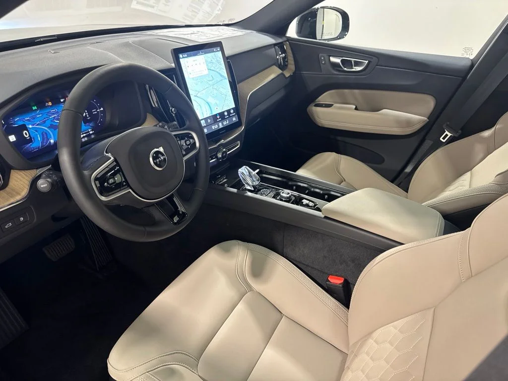 New 2026 Onyx Black Metallic Volvo T8 Plus image 18