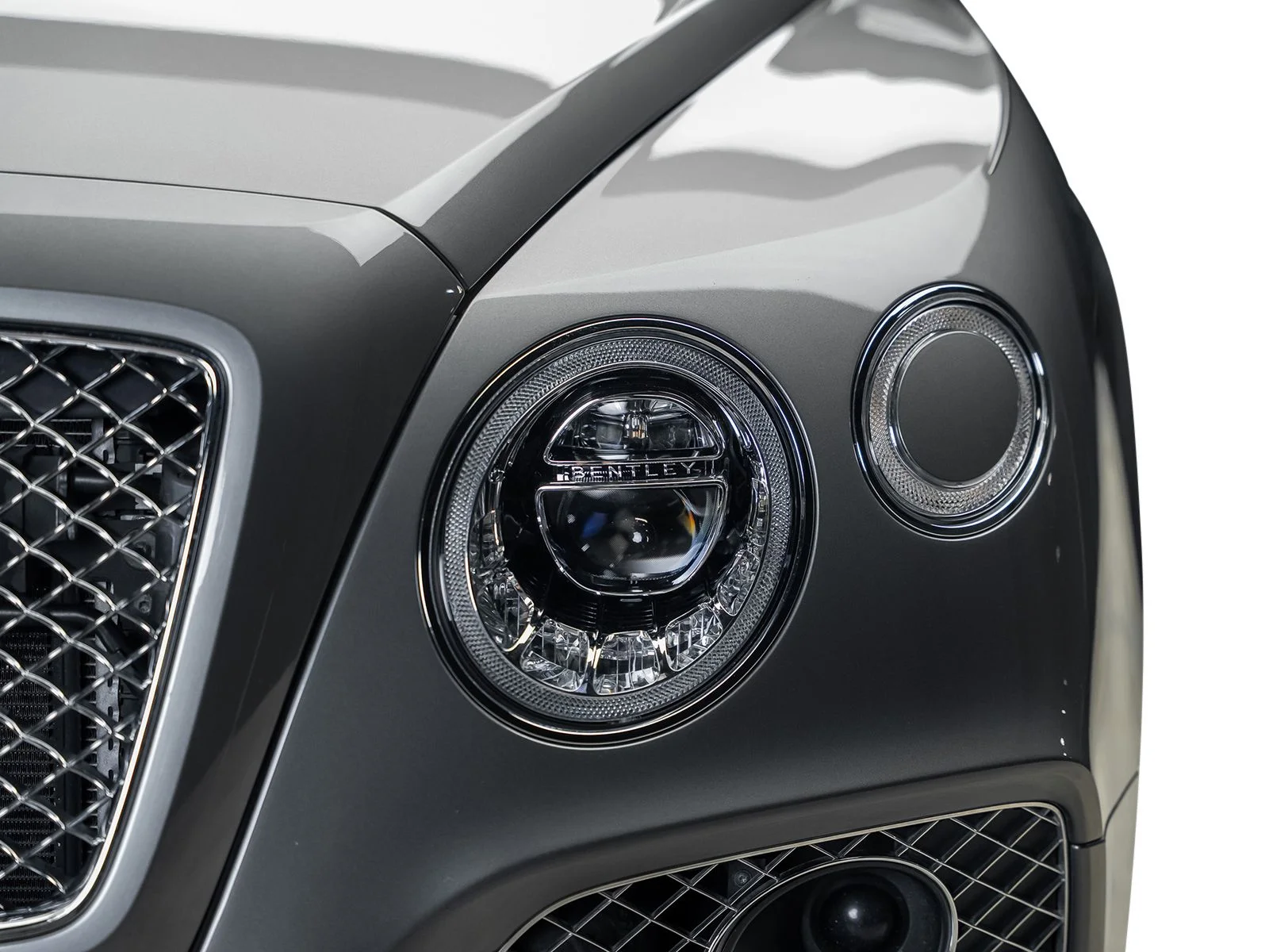 Used 2018 Gray Bentley W12 image 4