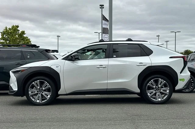 Used 2023 White Subaru Limited image 7