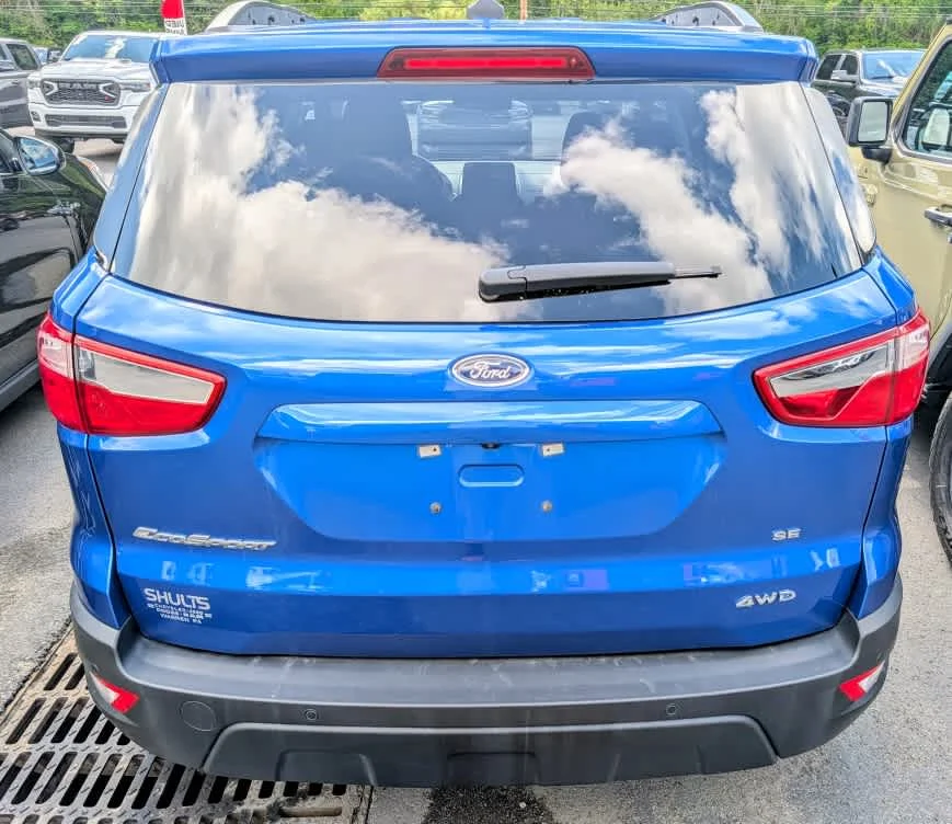 Used 2022 Lightning Blue Ford SE image 5