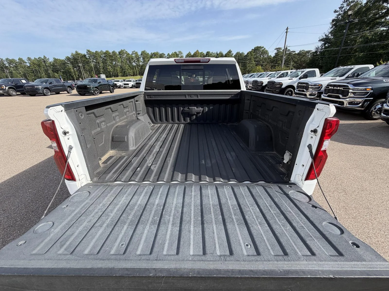 Used 2022 Summit White Chevrolet LTZ image 18