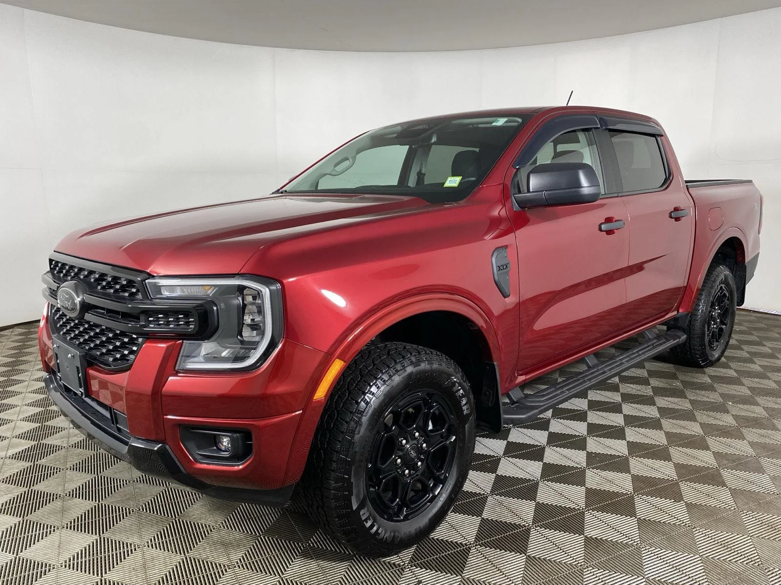Used 2025 Ruby Red Metallic Tinted Clearcoat Ford XLT image 3