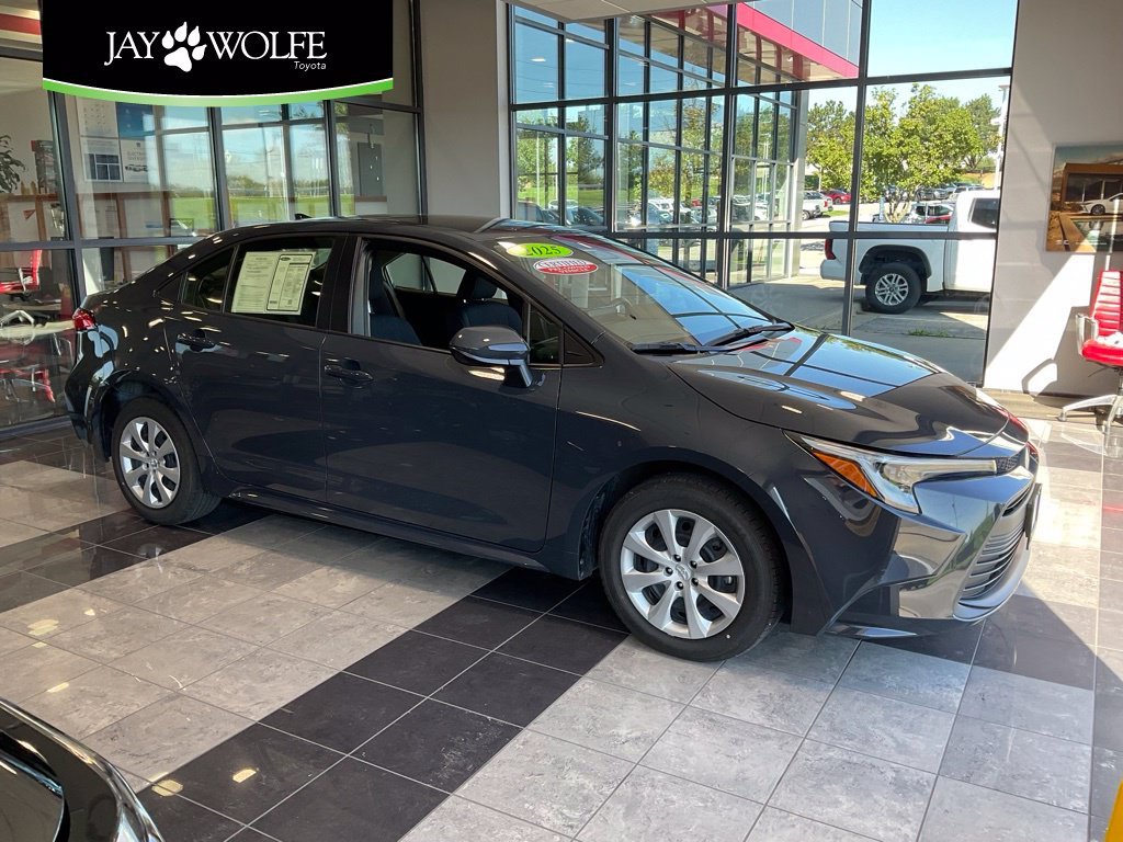 Certified Used 2025  Toyota LE image 1