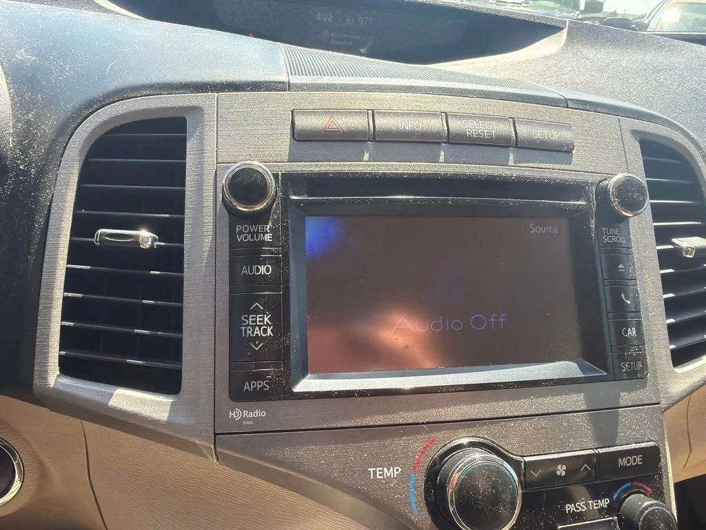 Used 2013 White Toyota XLE image 16