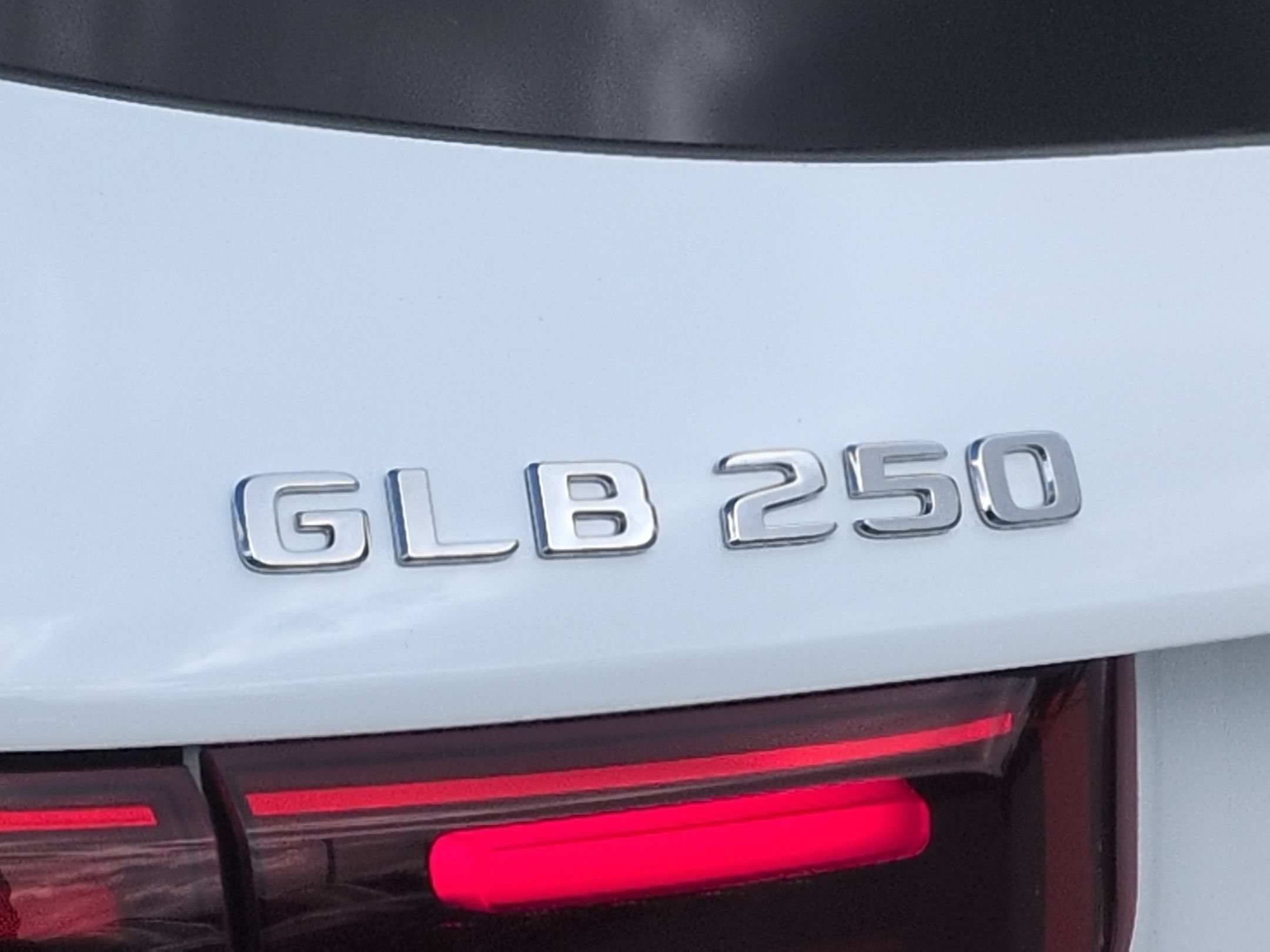 New 2026 Polar White Mercedes-Benz GLB 250 image 48