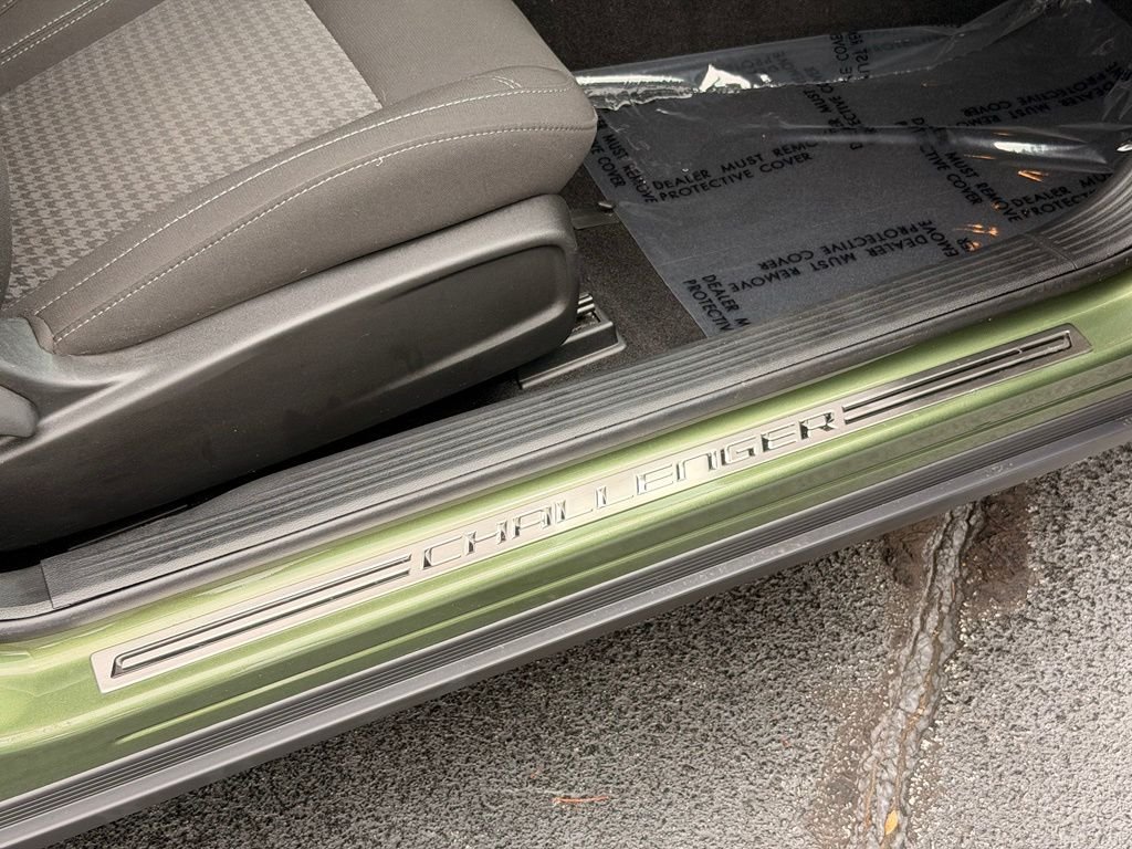 Used 2022 Green Dodge SXT image 15