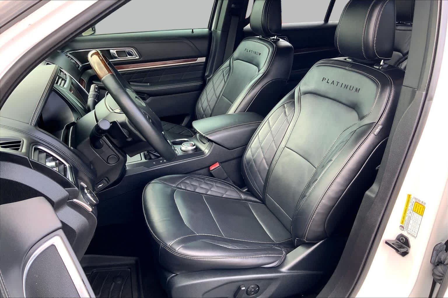 Used 2019 White Platinum Metallic Tri-Coat Ford Platinum image 8