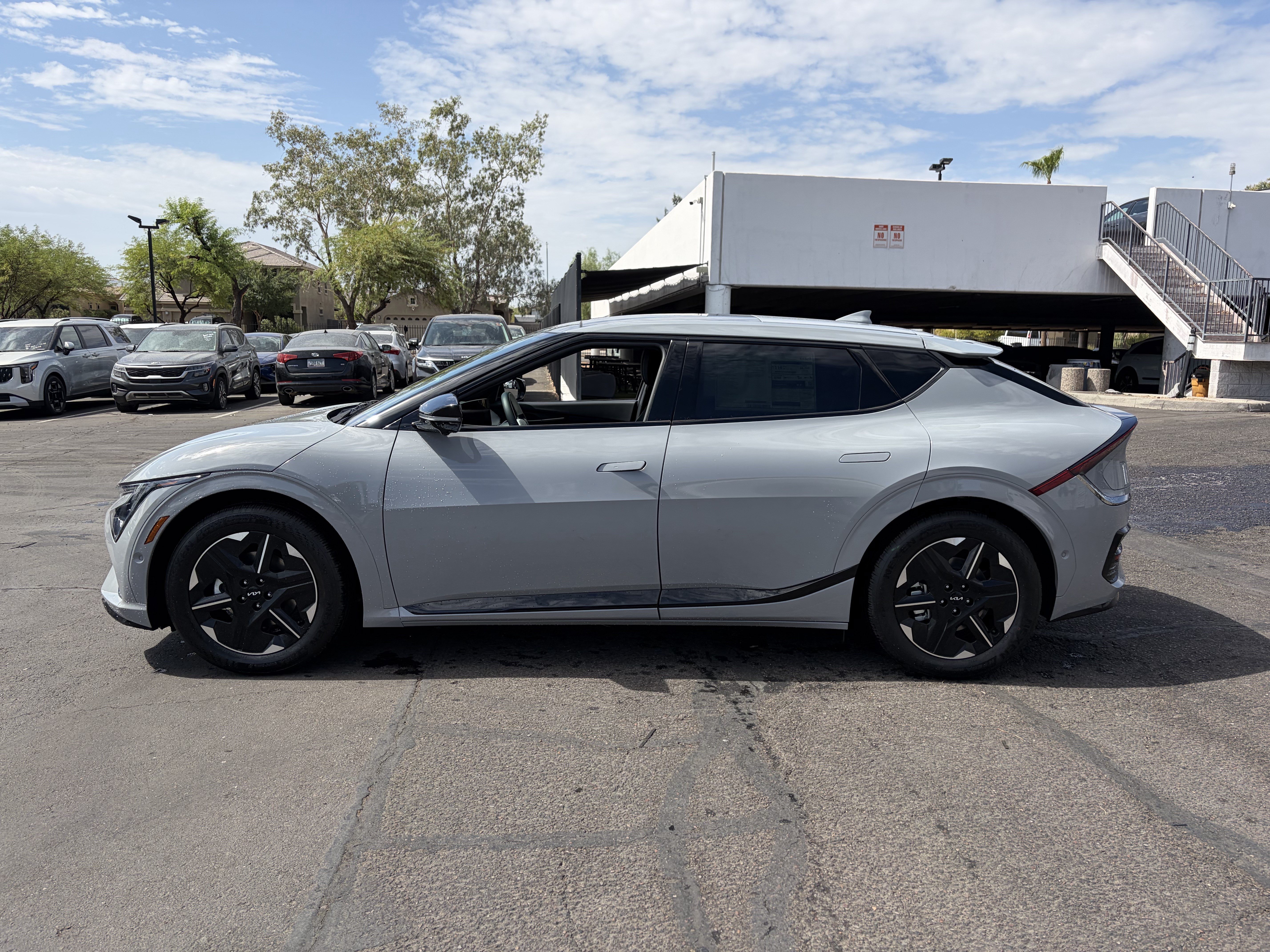 New 2026 Wolf Gray Kia GT-LINE image 5