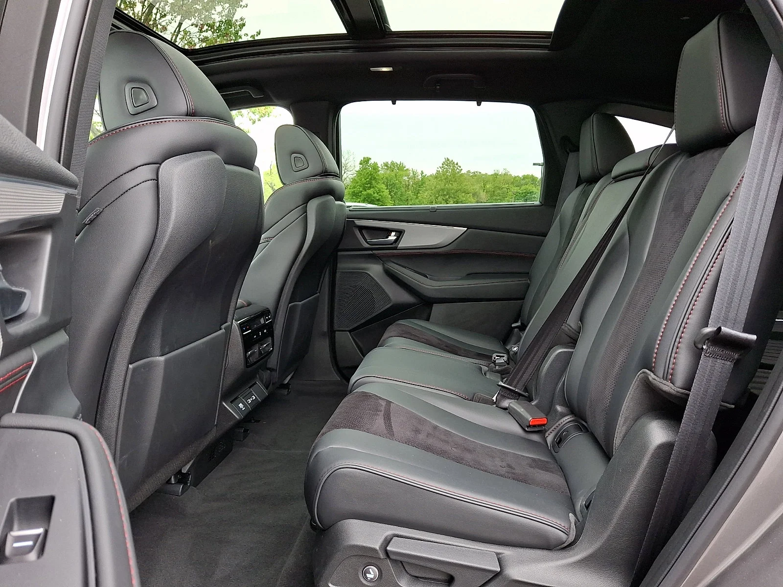 Used 2024 Liquid Carbon Metallic   Gr Acura w/A-Spec Package image 10