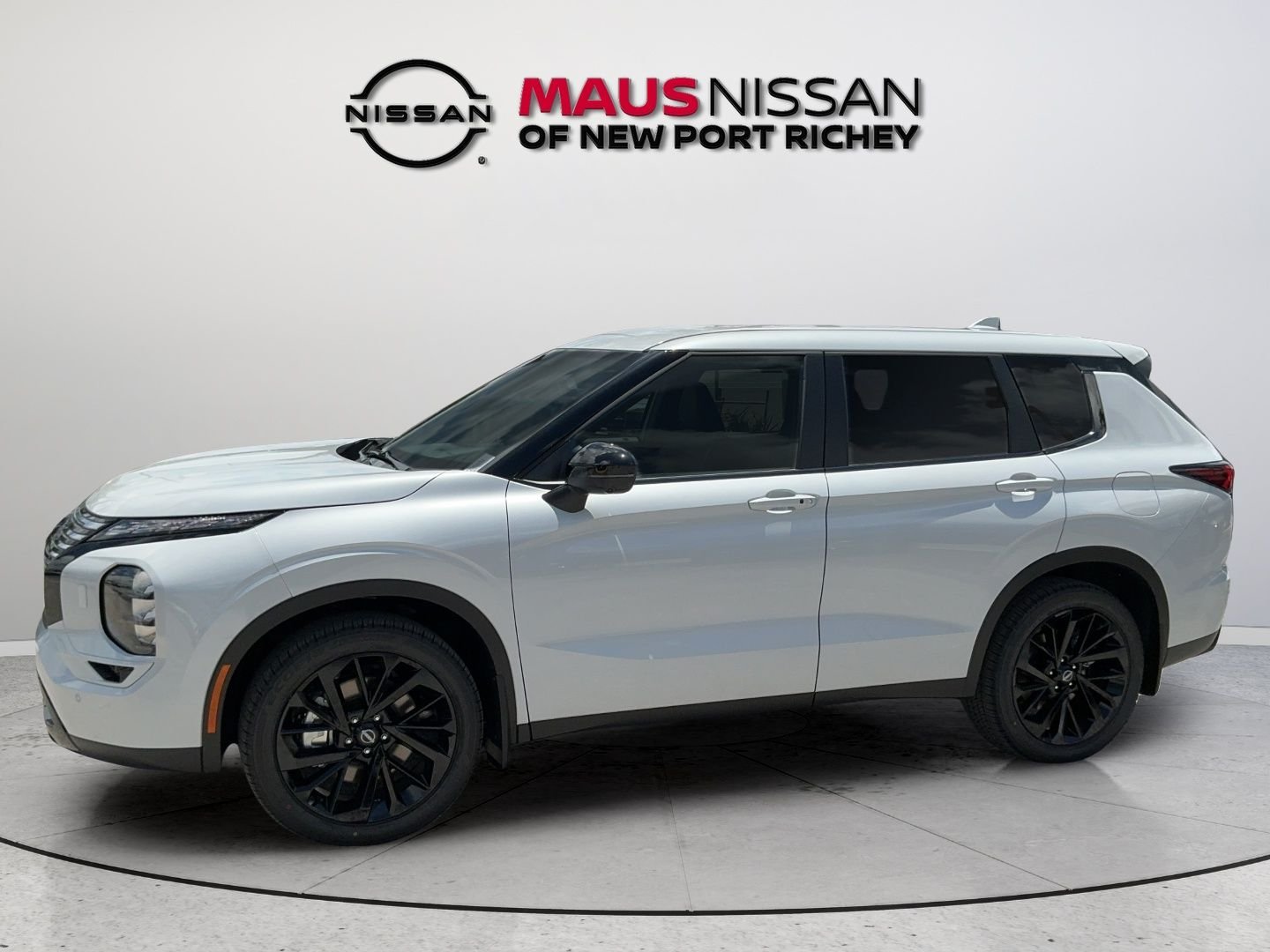 New 2026 White Nissan SL image 5