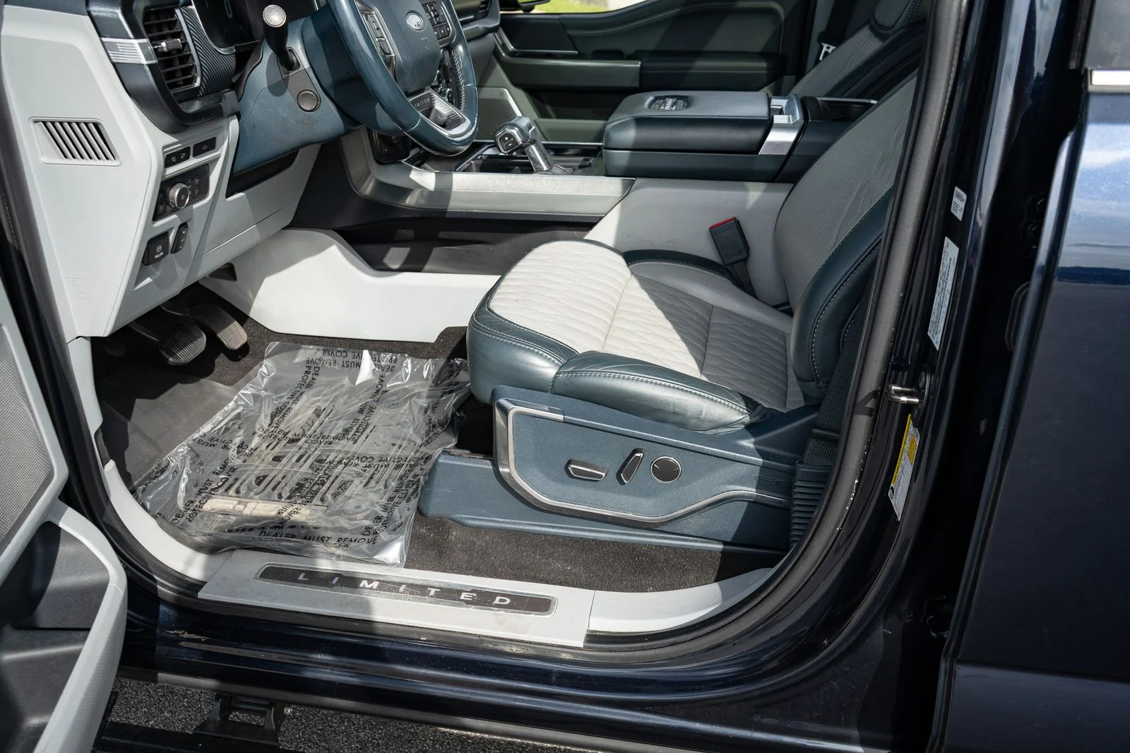 Used 2023 Blue Ford Limited image 18