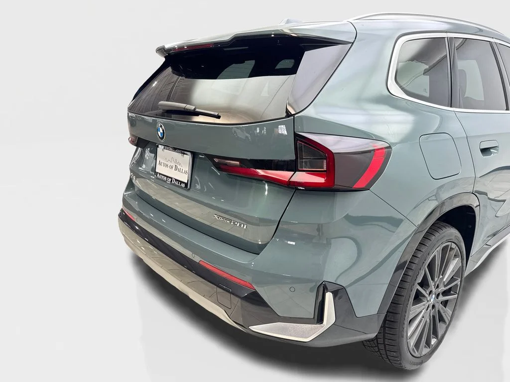 Used 2023 Green BMW xDrive28i image 18