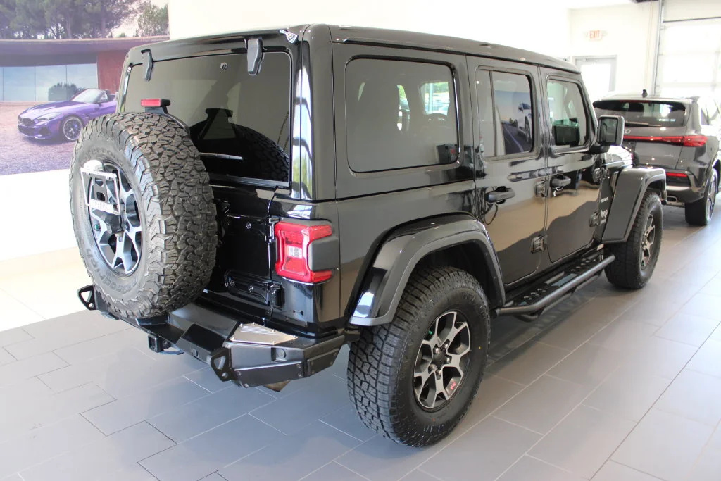Used 2018 Black Clearcoat Jeep Unlimited Sahara image 21