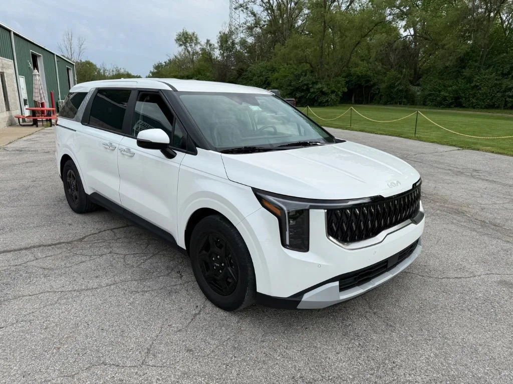 2025 Kia Sedona LXS's photo