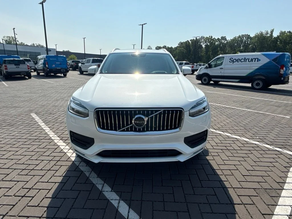 Used 2021 White Volvo T5 Momentum image 2