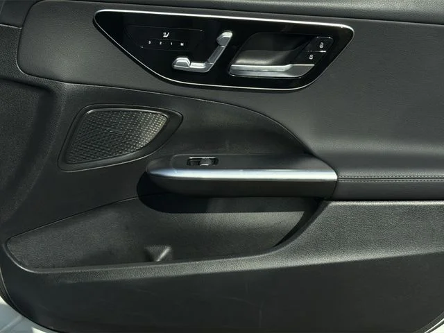 Used 2025  Mercedes-Benz C 300 image 29