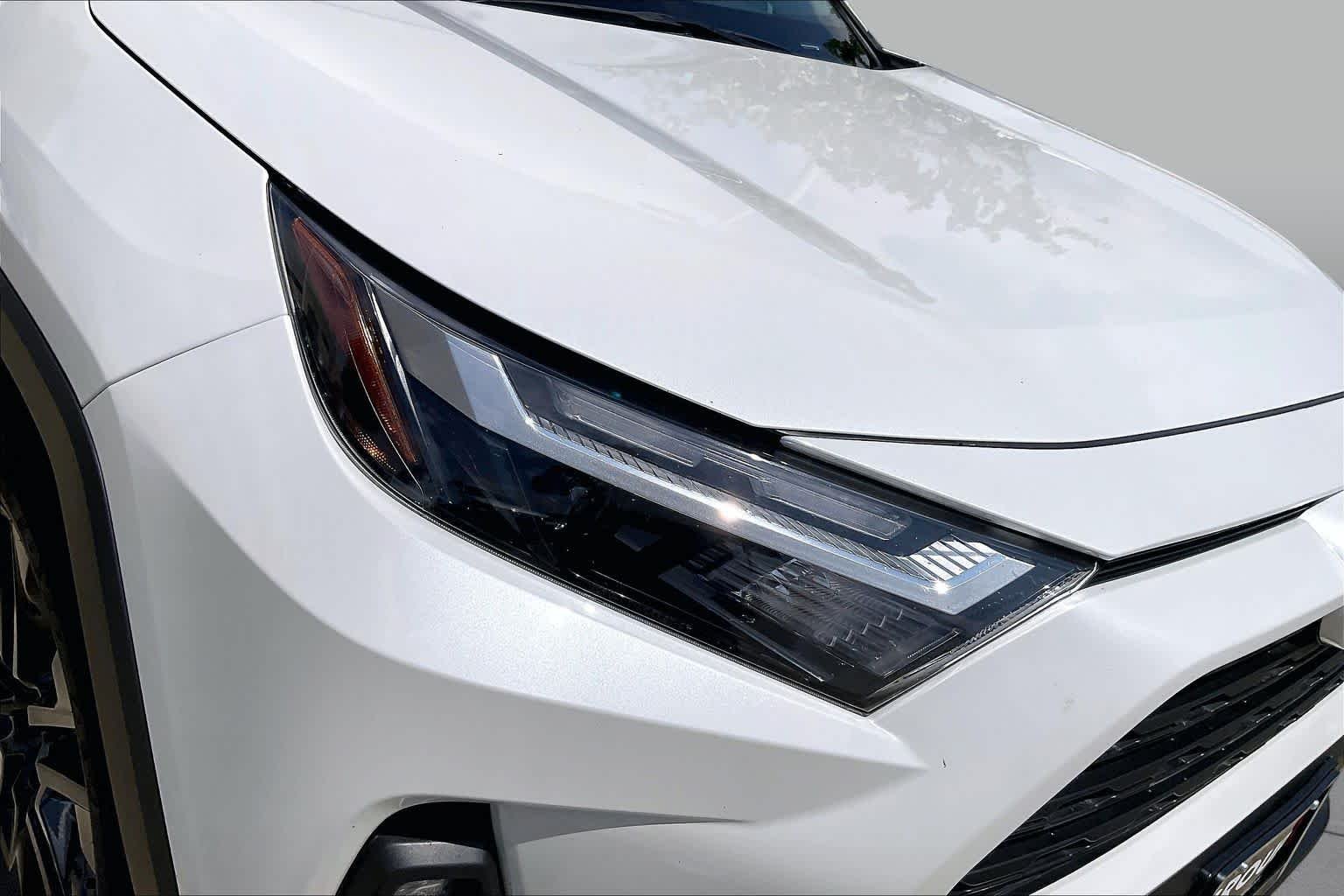 Used 2024 Wind Chill Pearl Toyota XLE Premium image 26