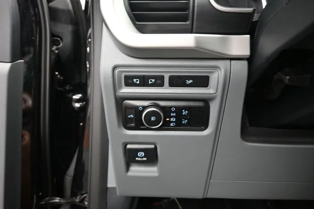 Used 2023 Black Ford XLT image 19