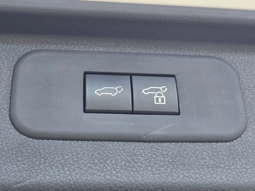Used 2024 Wind Chill Pearl Toyota XLE image 27
